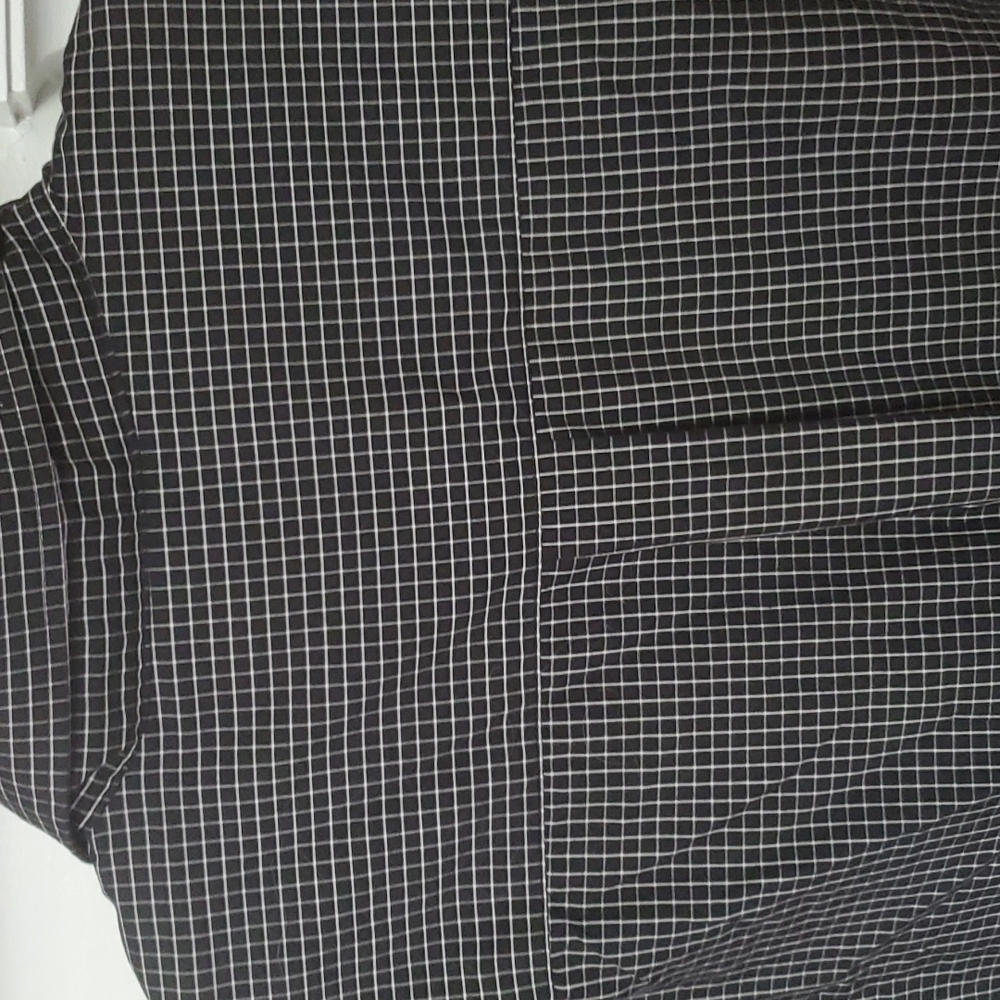 VanHuesen black and white shirt - Picture 5 of 7